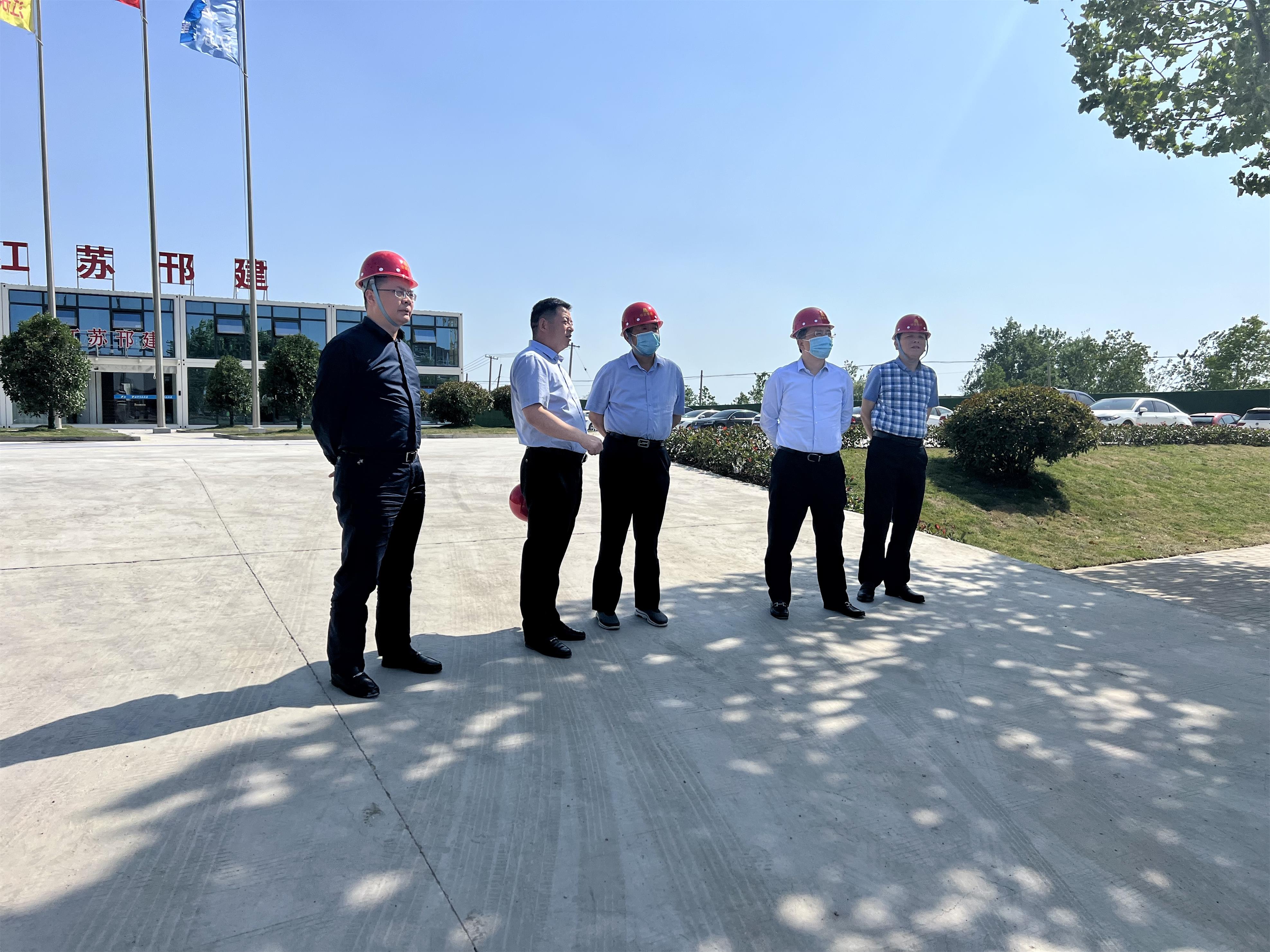圖1-1、范世宏董事長在宿遷調(diào)研在建項目建設(shè).jpg