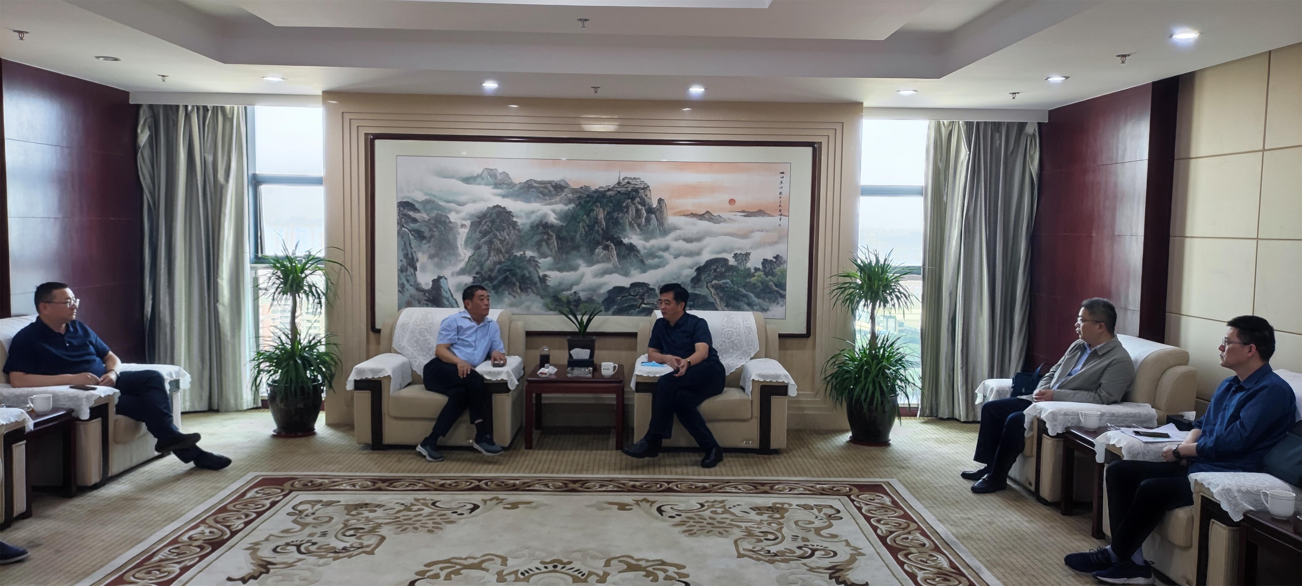 圖1-9、范世宏董事長會見揚(yáng)州生態(tài)科技新城管委會副主任陳彬一行.jpg
