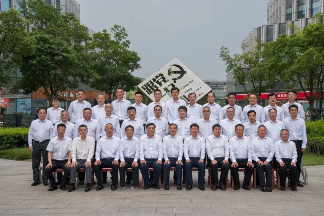 圖1-2、范世宏董事長(zhǎng)參加江蘇華建股東大會(huì)暨八屆二次董事會(huì).jpg